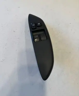 Toyota Yaris Electric window control switch 0115e30