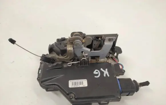 Seat Altea Rear door lock 7L0839015