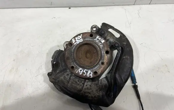BMW 5 E39 Front wheel hub spindle knuckle