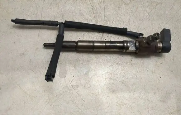 Volkswagen Caddy Fuel injector 03L130277B