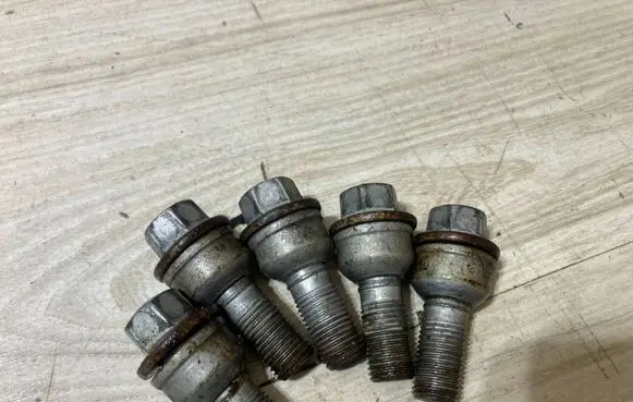 Audi Q3 F3 Nuts/bolts