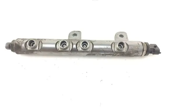 Citroen C5 Fuel injector supply line/pipe 
