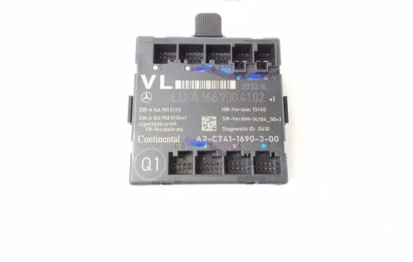 Infiniti Q30 Door control unit/module A1669004102
