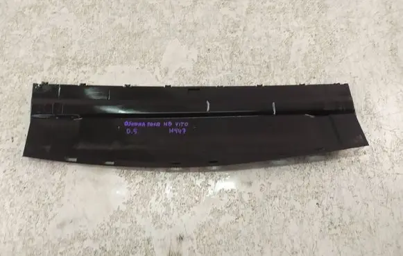 Mercedes-Benz Vito Viano W447 Engine bonnet/hood lock trim molding A4478857400