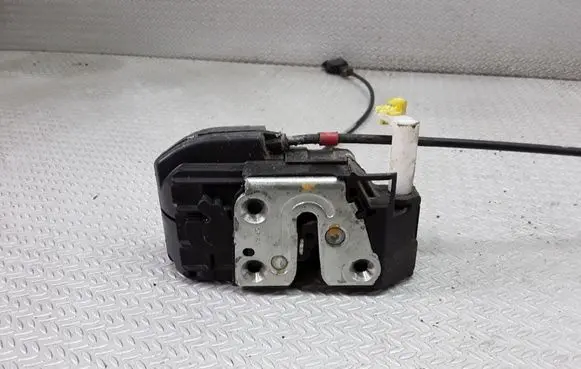 Nissan Note (E11) Front door lock