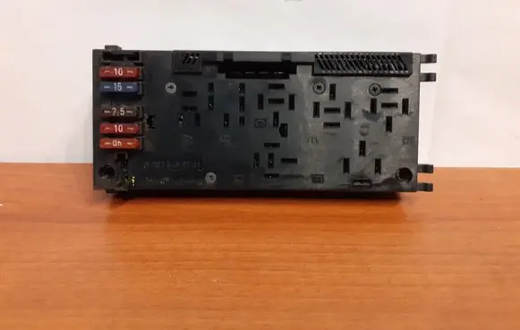 Mercedes-Benz E W210 Fuse box set 0005401550 3971