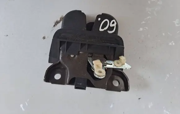 Audi A6 S6 C5 4B Tailgate/trunk/boot lock/catch/latch