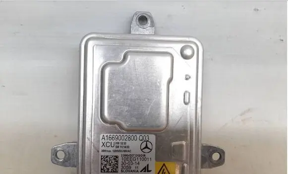 Mercedes-Benz CLS C218 AMG Voltage converter/converter module A1669002800