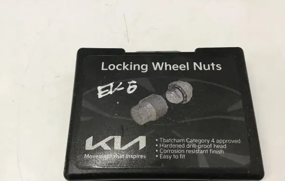 KIA EV6 Anti-theft wheel nuts and lock LP490ADU01