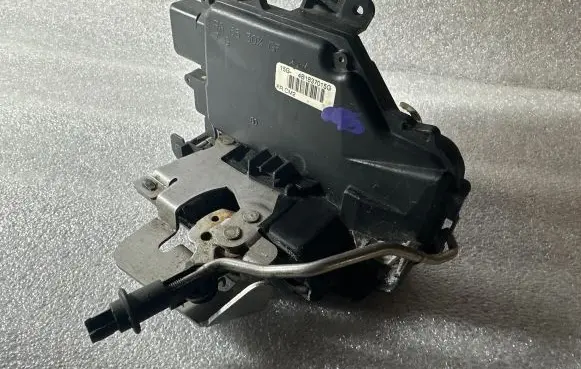 Audi A6 S6 C5 4B Front door lock 4B1837015G