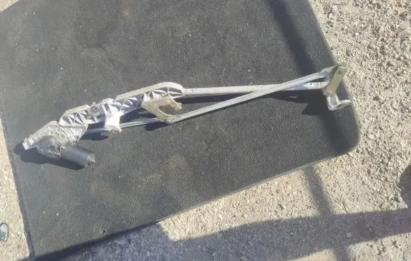 Nissan Almera Tino Front wiper linkage and motor 28800BU100