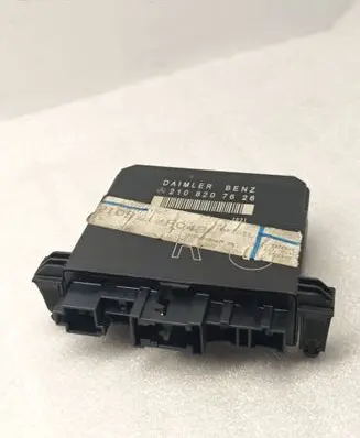 Mercedes-Benz E W210 Door control unit/module 2108207626