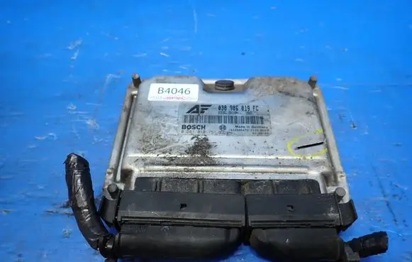 Volkswagen PASSAT B7 Engine control unit/module 038906019FC 0281010751