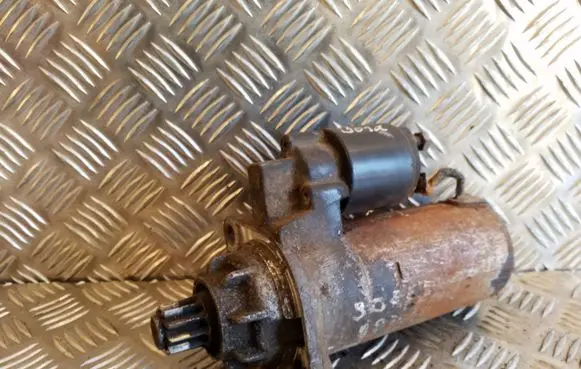 Volkswagen Golf IV Starter motor 0001125018 02M911023A