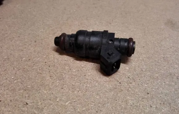 Audi A6 S6 C5 4B Fuel injector 078133551AC