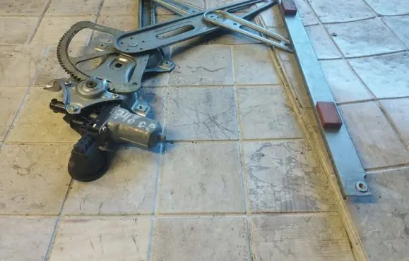 Toyota Auris 150 Front door window regulator with motor 857100D100 973582100