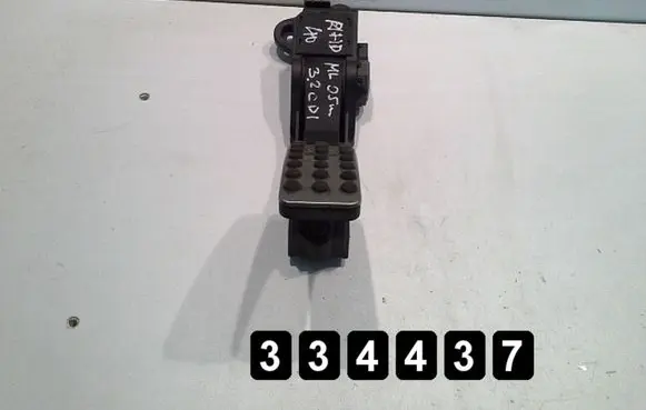 Mercedes-Benz ML W163 Accelerator throttle pedal a1643000104