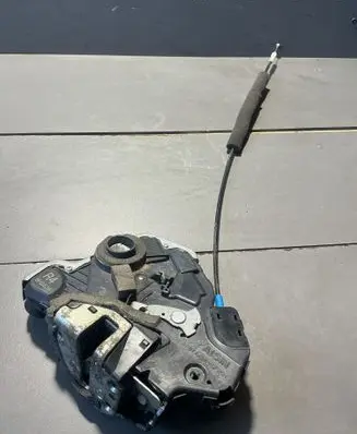 Lexus IS 220D-250-350 Front door lock 