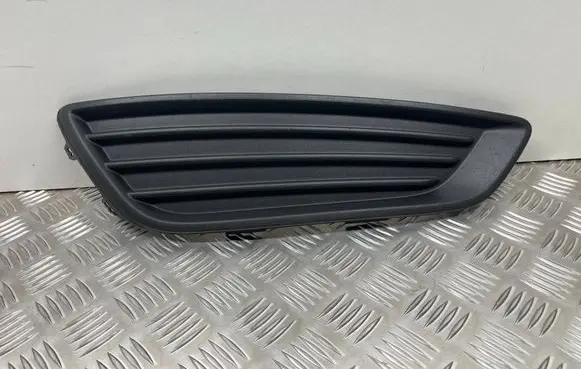 Front fog light trim/grill