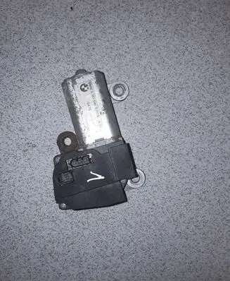 BMW 5 E39 Wiper motor 8361640
