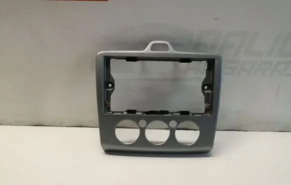 Ford Focus Radio/GPS head unit trim 4M5118522