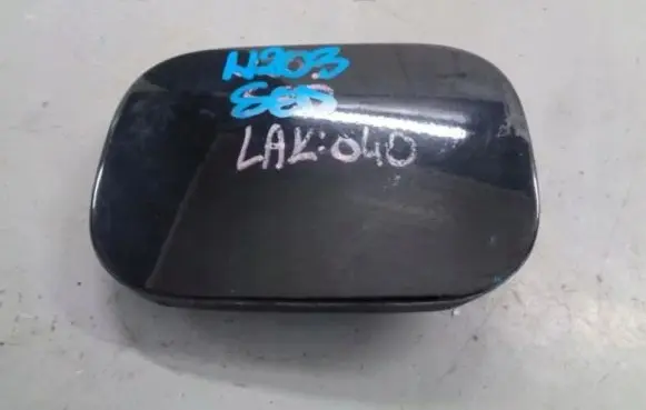 Mercedes-Benz C W203 Fuel tank cap trim 