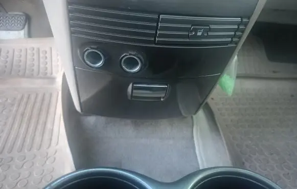 Toyota Sienna XL20 II Glove box