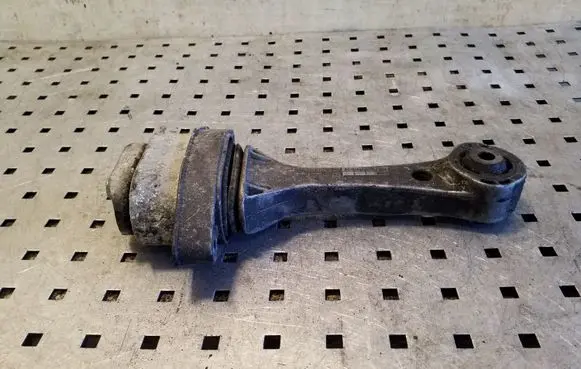 Volkswagen Golf IV Engine mount bracket 1J0199851