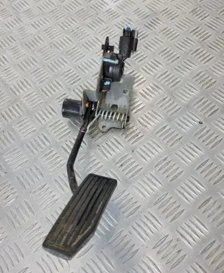 Isuzu D-Max Accelerator throttle pedal