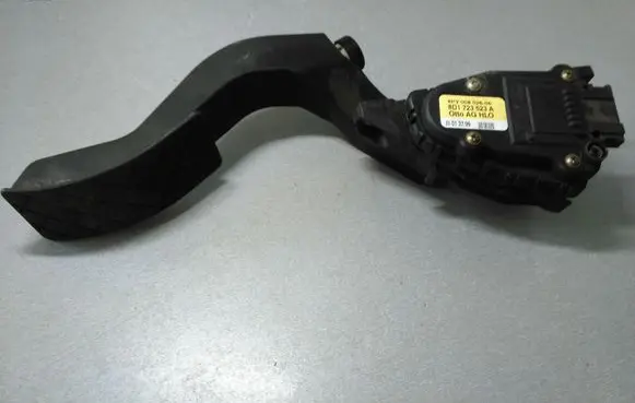 Volkswagen PASSAT B5.5 Accelerator throttle pedal 8D1723523A 6PV00802606