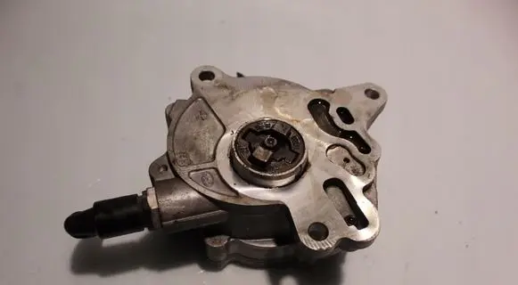 Volkswagen PASSAT B6 Vacuum pump 310719