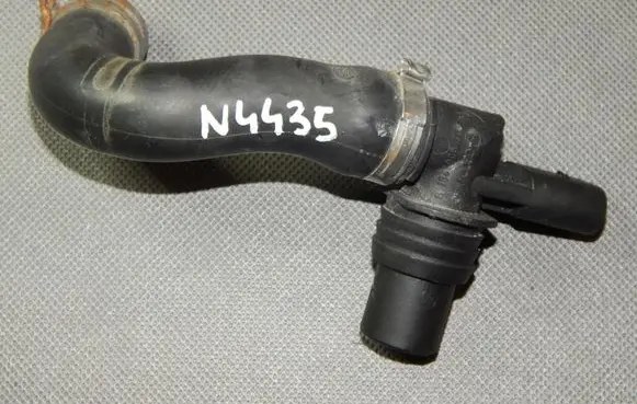 Audi A8 S8 D4 4H Engine coolant pipe/hose 037906391B