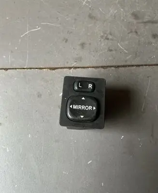 Toyota Avensis T250 Wing mirror switch 183574