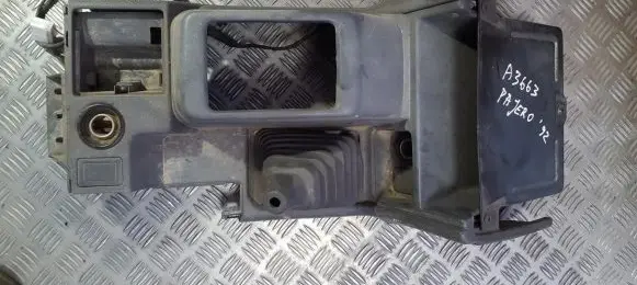 Mitsubishi Pajero Other interior part MB680304 XB652201