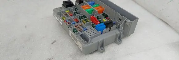 BMW 3 E90 E91 Fuse module 6906622