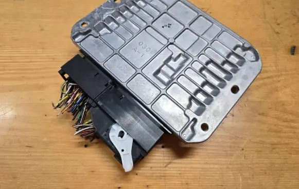 Mazda CX-7 Engine control unit/module R2AX18881F 2758009495