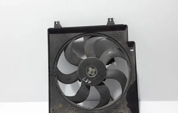 Radiator cooling fan shroud