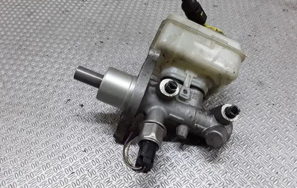 Skoda Octavia Mk1 (1U) Master brake cylinder 1J1611301B