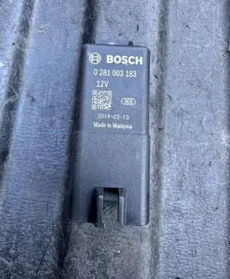 Land Rover Discovery 5 Glow plug pre-heat relay 0281003183 PA66GF35 KX63189E2AA