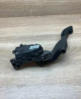Volkswagen Golf IV Accelerator throttle pedal 1J1721503H