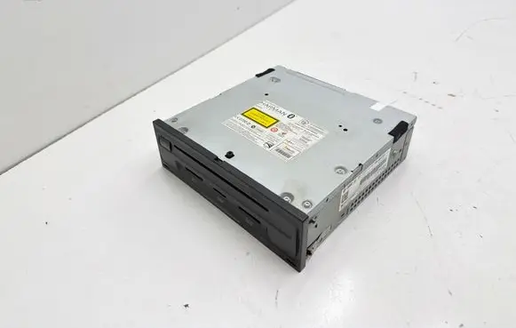 Volkswagen Touareg II Radio/CD/DVD/GPS head unit 7P6035670E 7P6035670