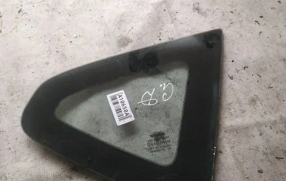 Nissan Qashqai Rear side window as2
