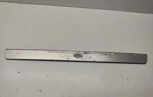 Chrysler 300 - 300C Front sill trim cover
