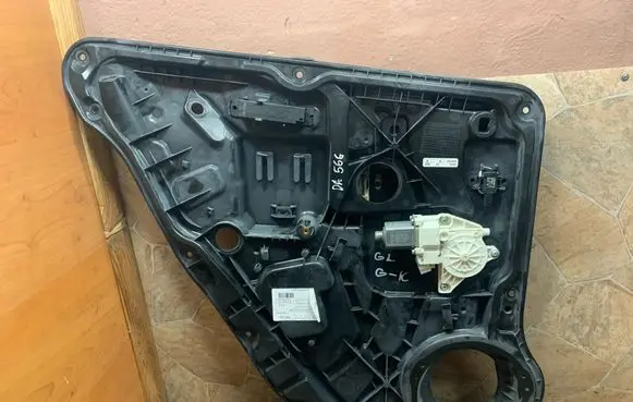Mercedes-Benz GL X166 Rear door window regulator with motor A1667300179