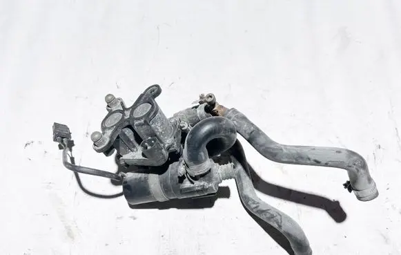 BMW 8 E31 Coolant heater control valve 64118390063 1147412042 8390063