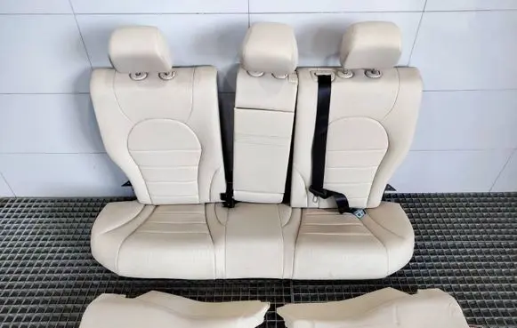 Mercedes-Benz C W205 Second row seats 