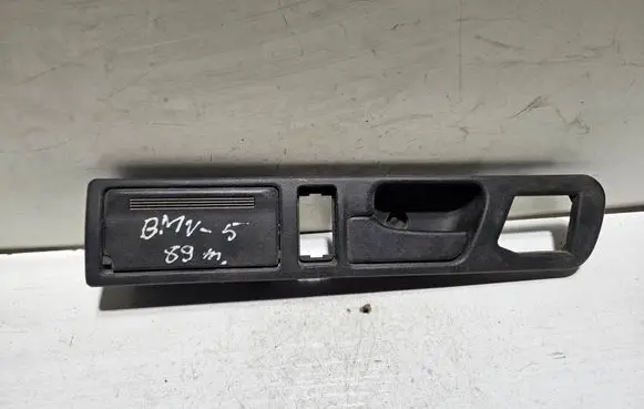 Rear door interior handle