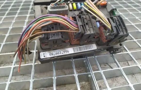 Peugeot 207 BSM Control unit 9667199780