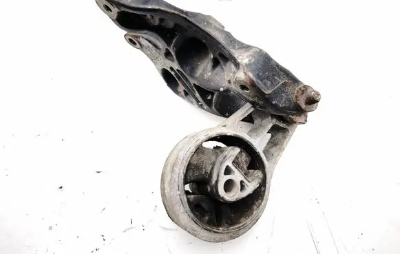 Engine mount bracket