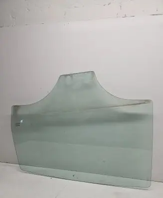 Seat Leon (1P) Front door window glass four-door